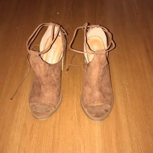 Cute chestnut suede chunky heels